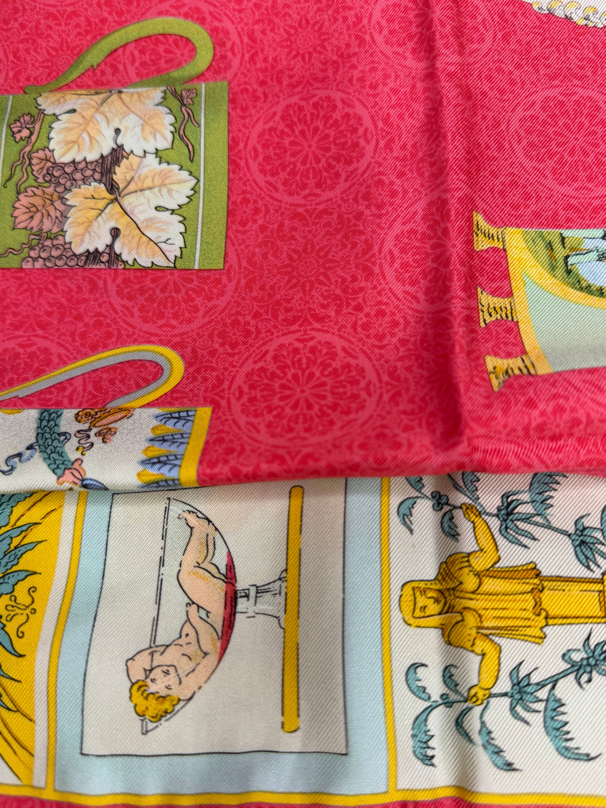 Pre-owned Gucci vintage silk scarf