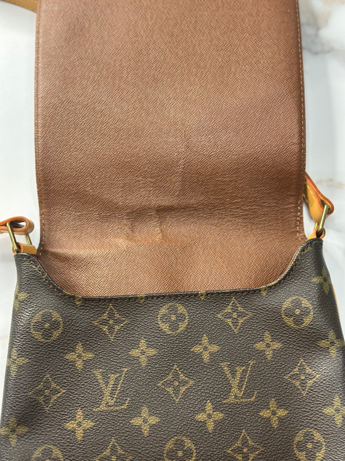 Pre-owned Louis Vuitton monogram canvas musette salsa short strap