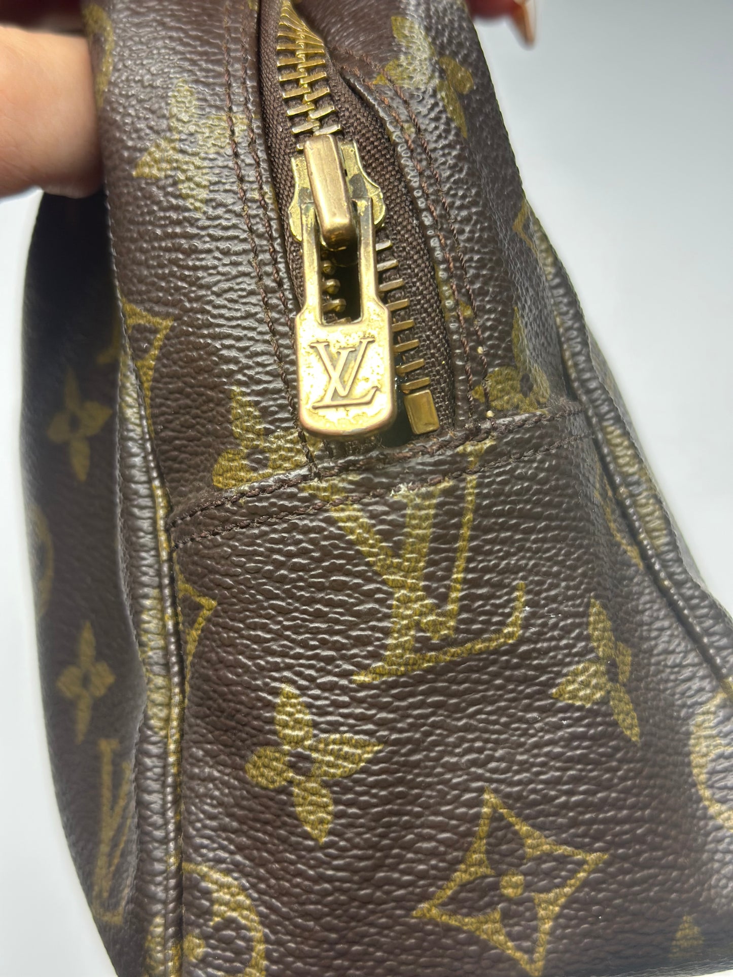 Pre-owned Louis Vuitton monogram canvas toiletry 28