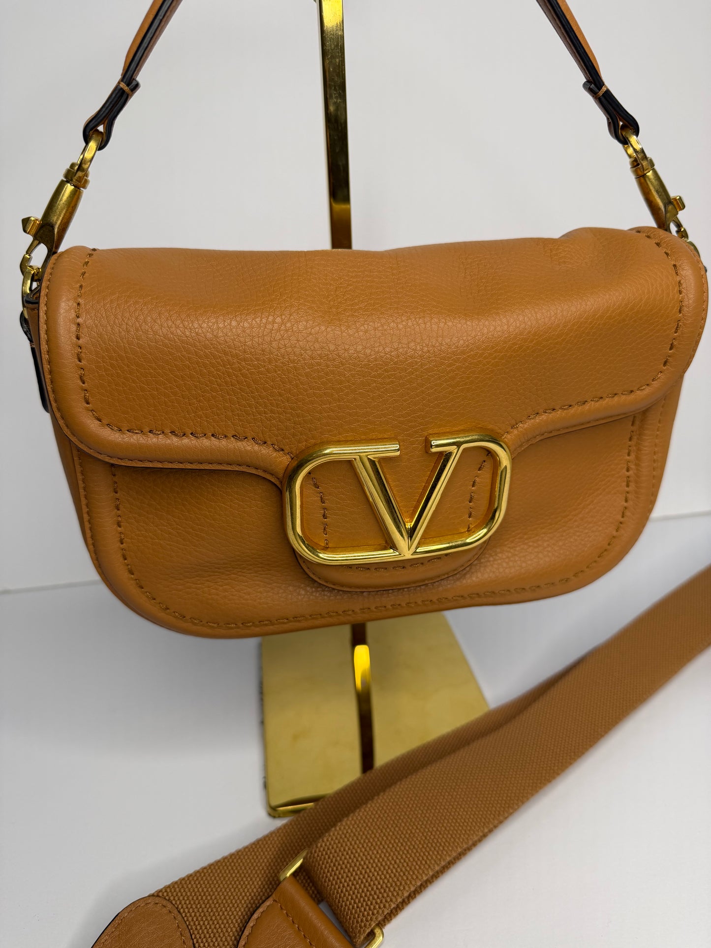 Pre-owned Valentino Garavani Alltime camel tone leather shoulder bag