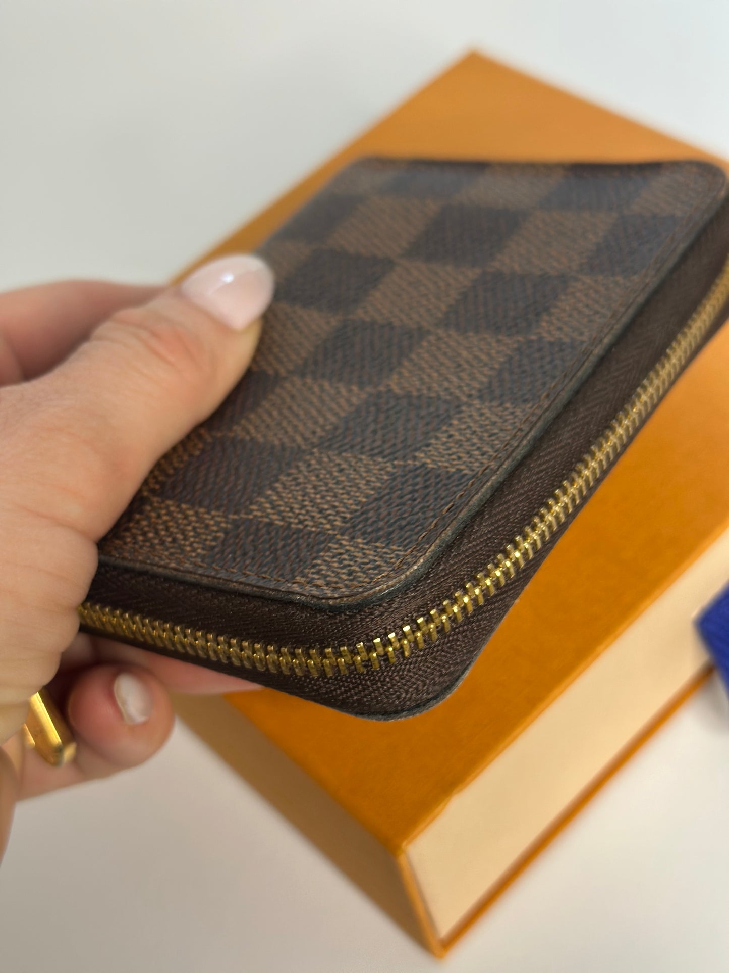 Pre-owned Louis Vuitton 2022 Vivienne limited edition, Christmas animation, compact, zippy