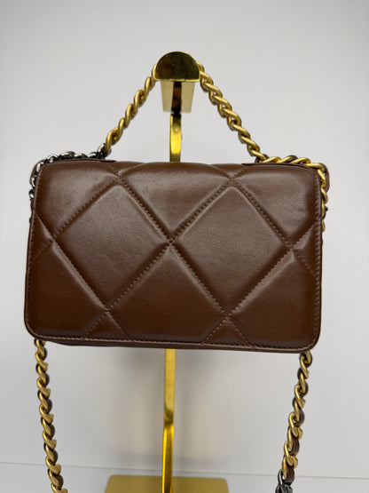 Pre-owned Chanel 19 chocolate brown quilted lamb skin Wallet On Chain