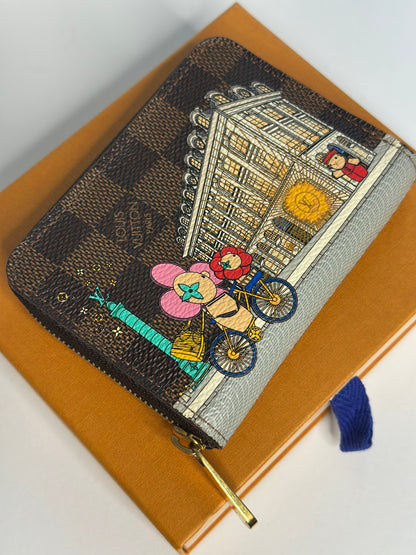 Pre-owned Louis Vuitton 2022 Vivienne limited edition, Christmas animation, compact, zippy