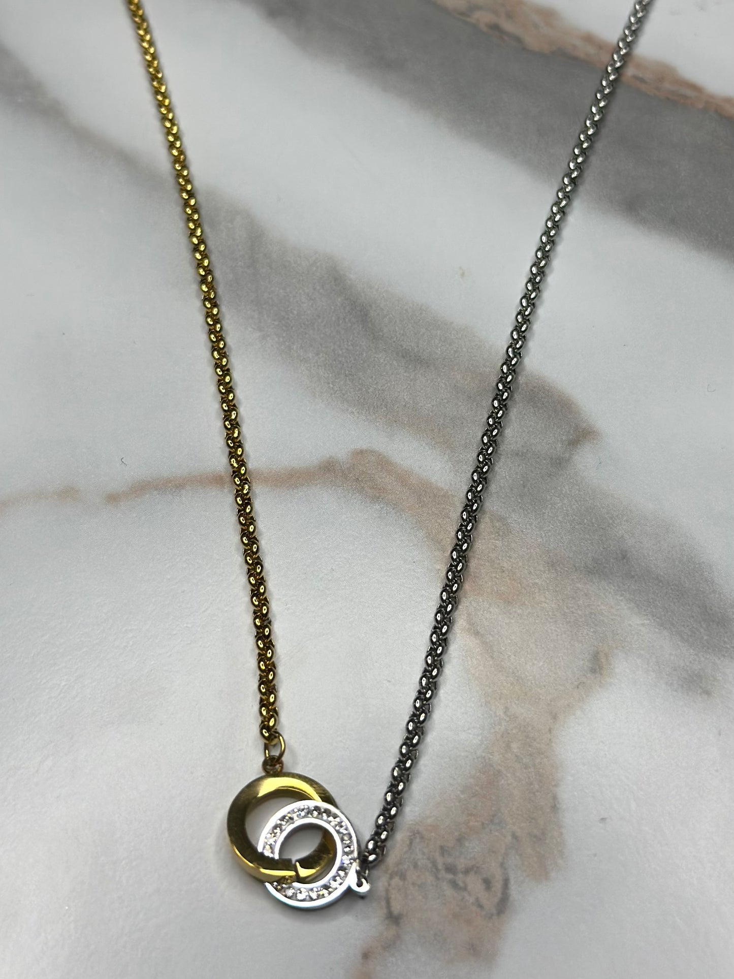 Interlocking two tone Circle necklace