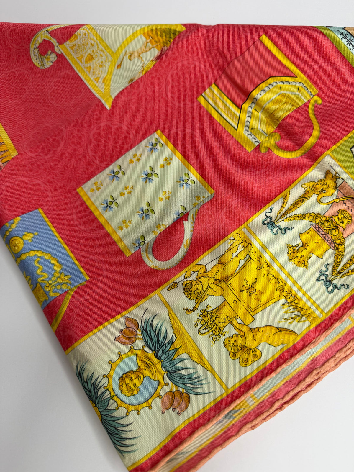 Pre-owned Gucci vintage silk scarf