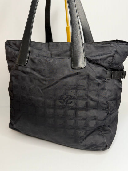 Pre-owned Chanel black nylon, medium travel line tote