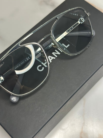 Pre-owned Chanel Pilot Sunglasses model,ruthenium frame and denim