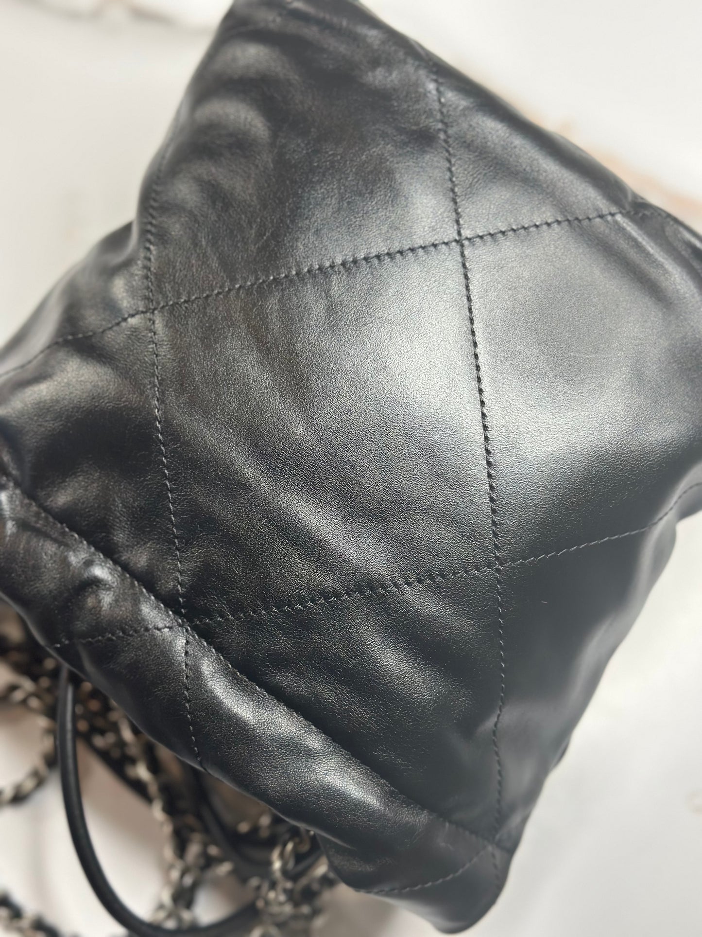 Pre-owned Chanel Mini 22 black calf skin leather Crossbody