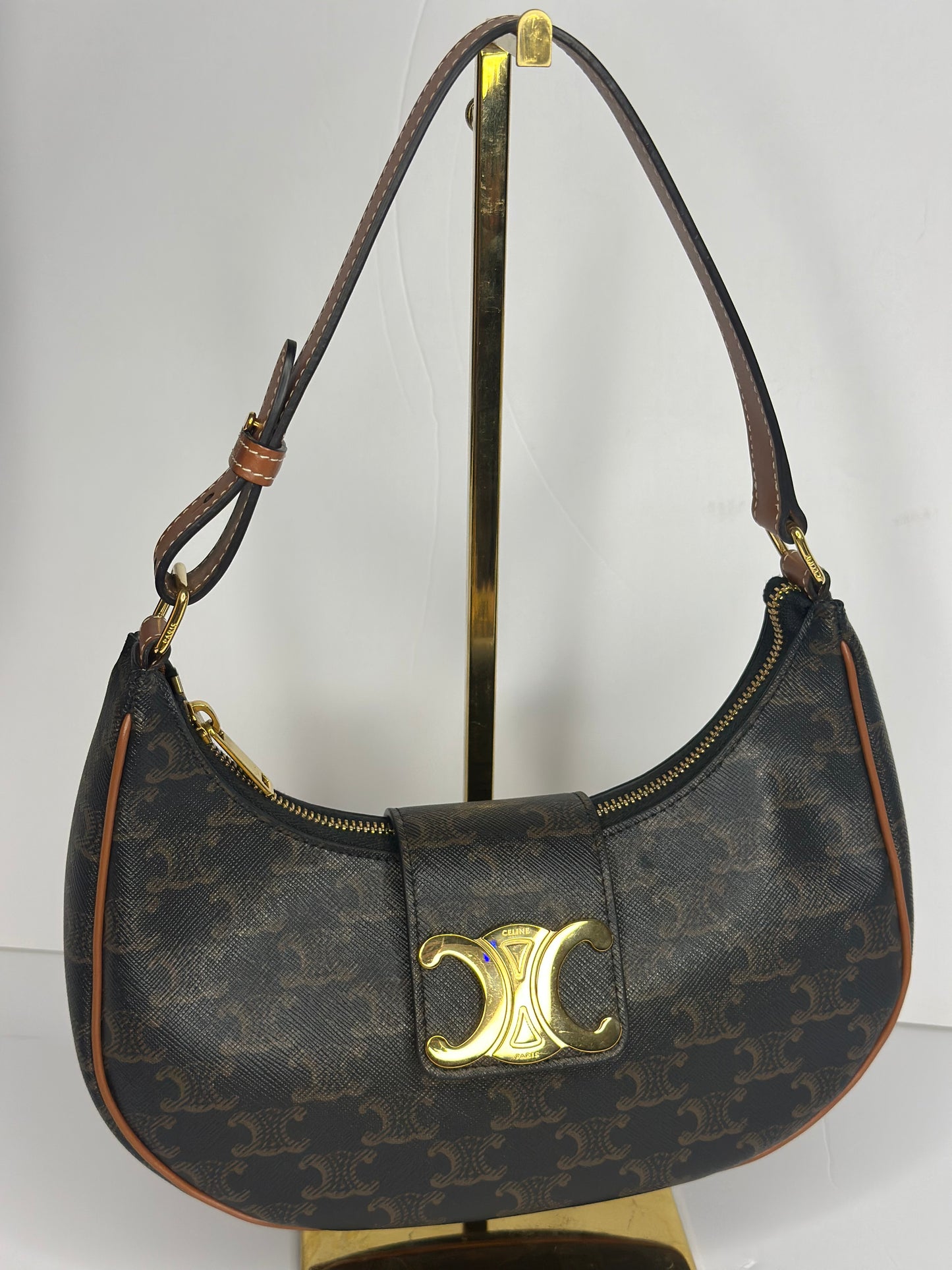Pre-owned Celine Medium canvas Ava Triomphe shoulder Bag