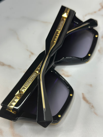 Pre-owned Valentino oversized, black sunglasses with gold detail