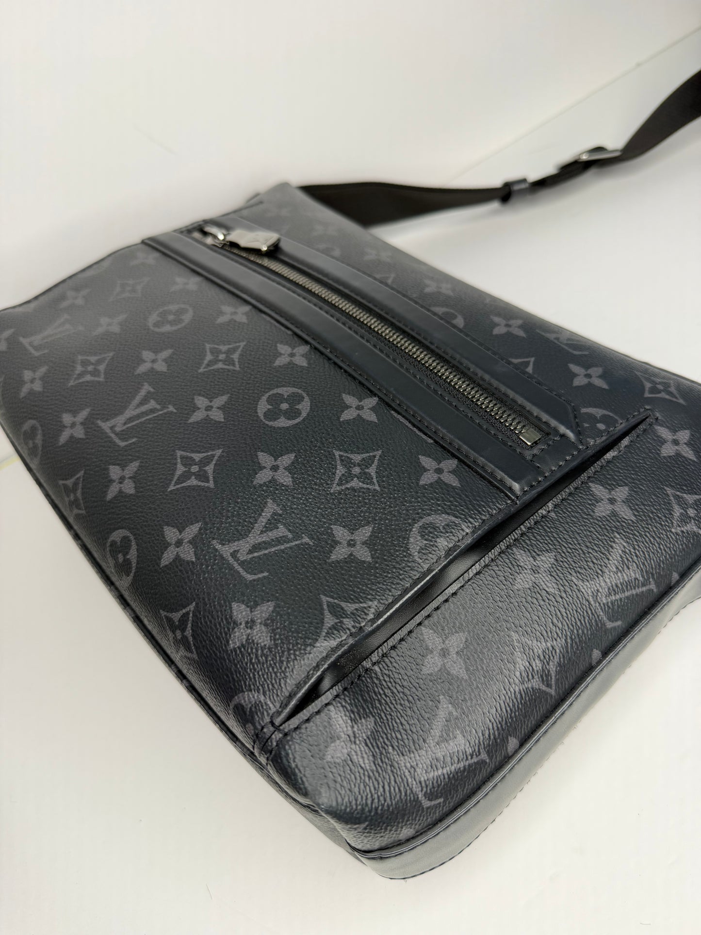 Pre-owned Louis Vuitton Monogram Eclipse Odyssey Messenger PM