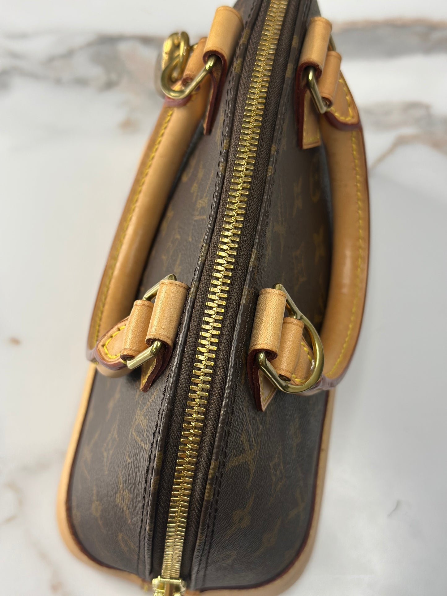 Pre-owned Louis Vuitton monogram canvas Alma BB crossbody