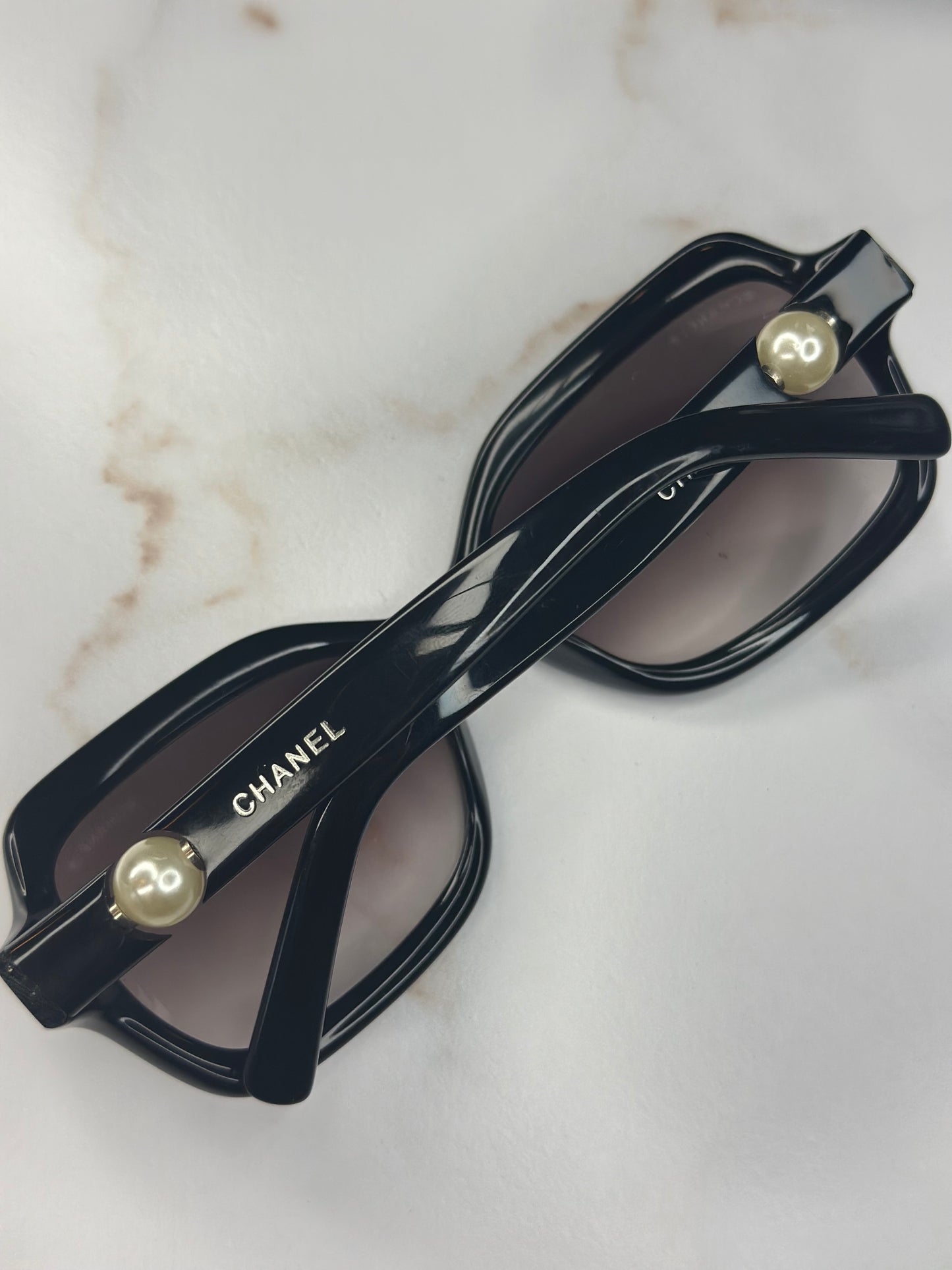 Pre-owned Chanel black acetate pearl embellishment sunglasses