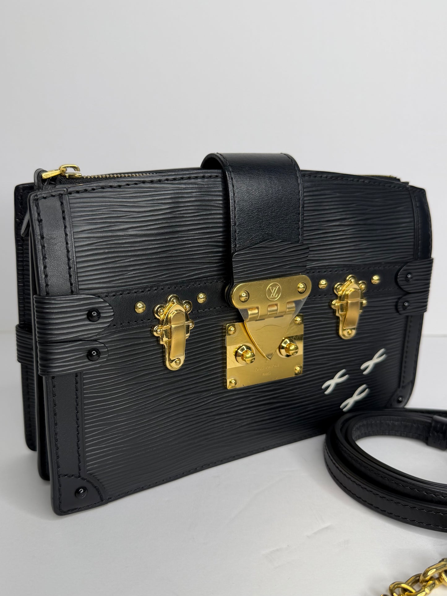 Pre-owned Louis Vuitton Trunk Clutch in black Epi leather with gold-tone hardware crossbody