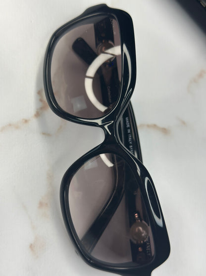 Pre-owned Chanel black acetate pearl embellishment sunglasses