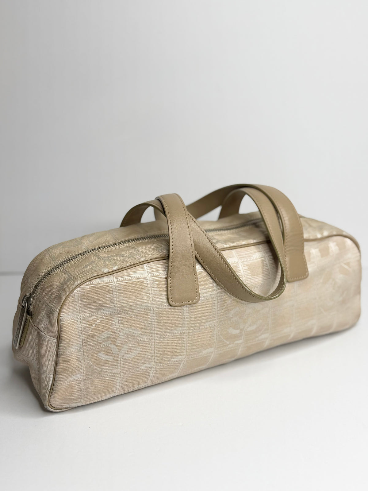 Pre-owned Chanel vintage, beige nylon travel line bowler bag