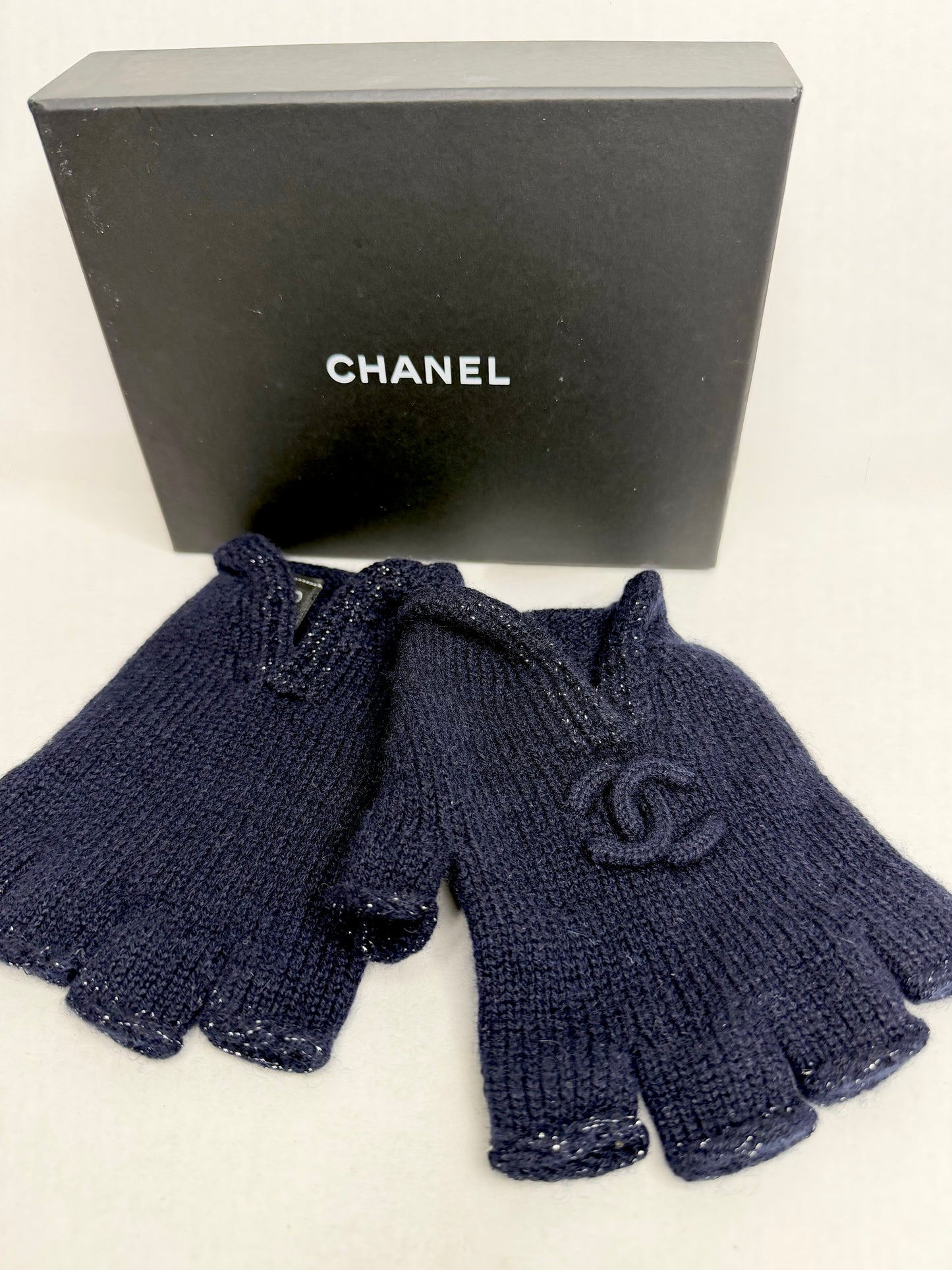 Pre-owned Chanel Navy Cashmere fingerless gloves with box