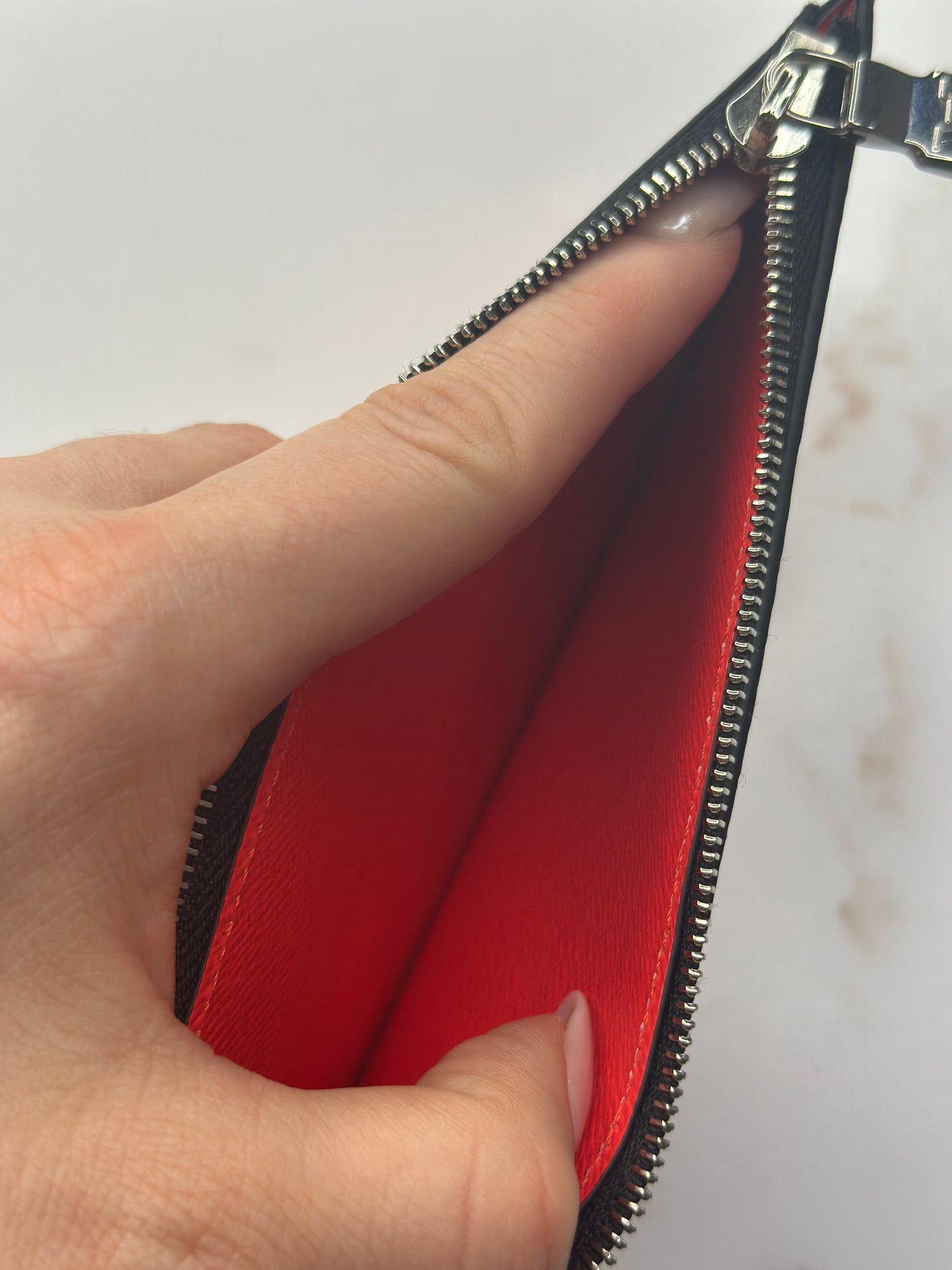 Pre-owned Louis Vuitton Taigarama Coin Card Holder in Rouge