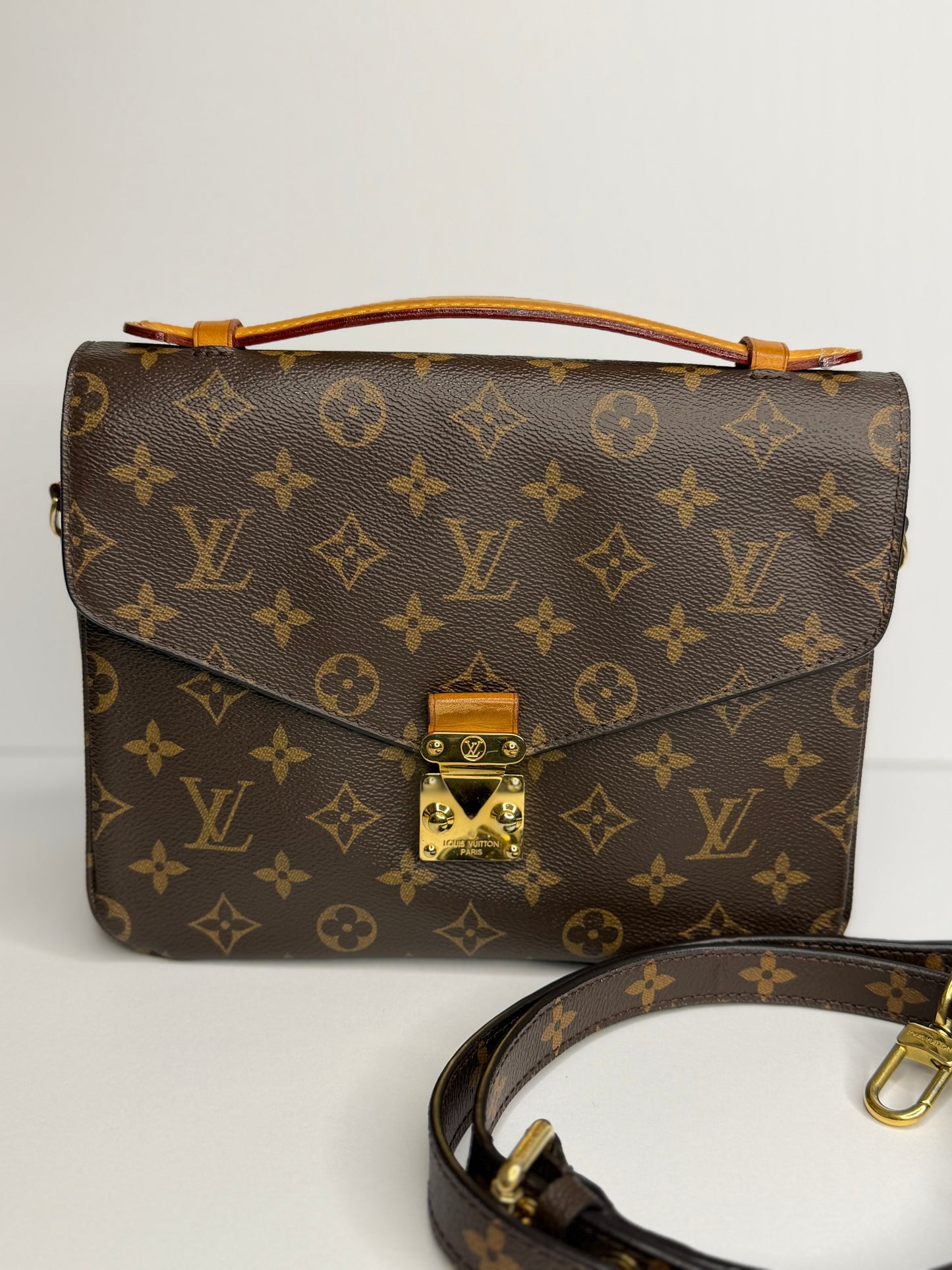 Pre-owned Louis Vuitton monogram canvas Pochette metis Crossbody