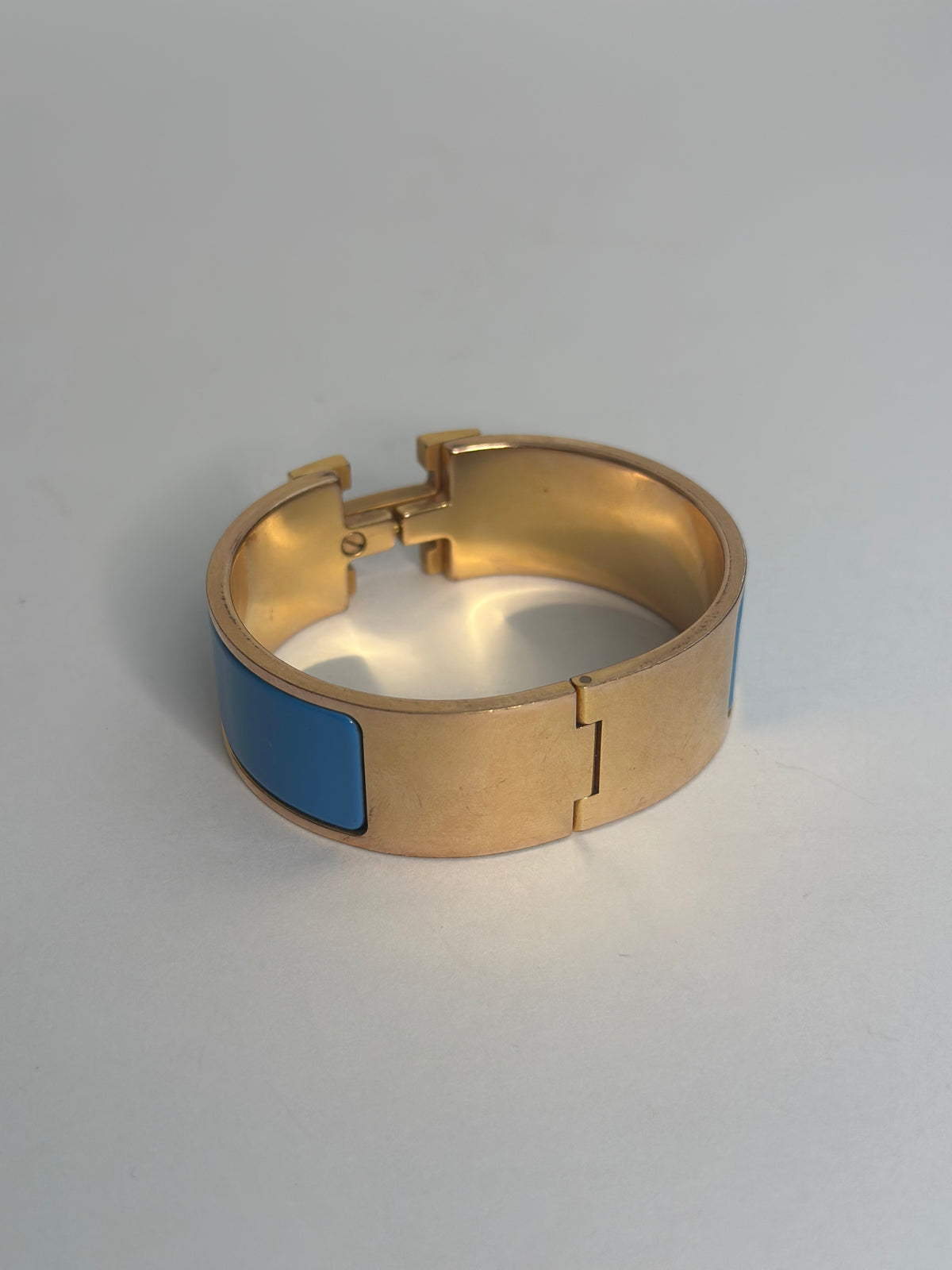 Pre-owned Hermes Paradise Blue Enamel Gold Plated Clic-Clac H PM Wide Bracelet ()