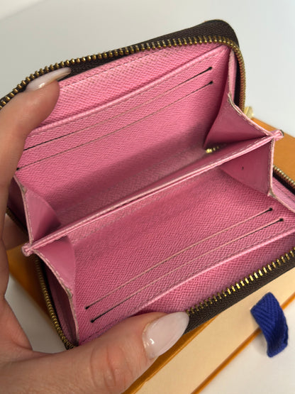 Pre-owned Louis Vuitton 2022 Vivienne limited edition, Christmas animation, compact, zippy