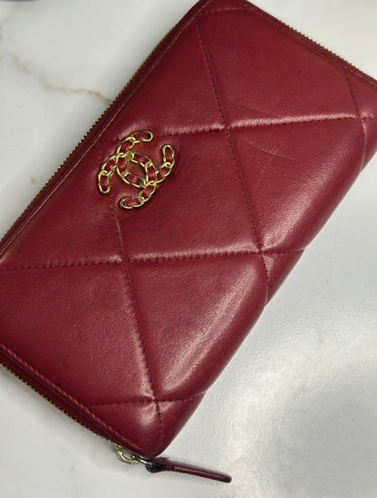 Pre-owned Chanel 19 Zipped Wallet dark red quilted lambskin