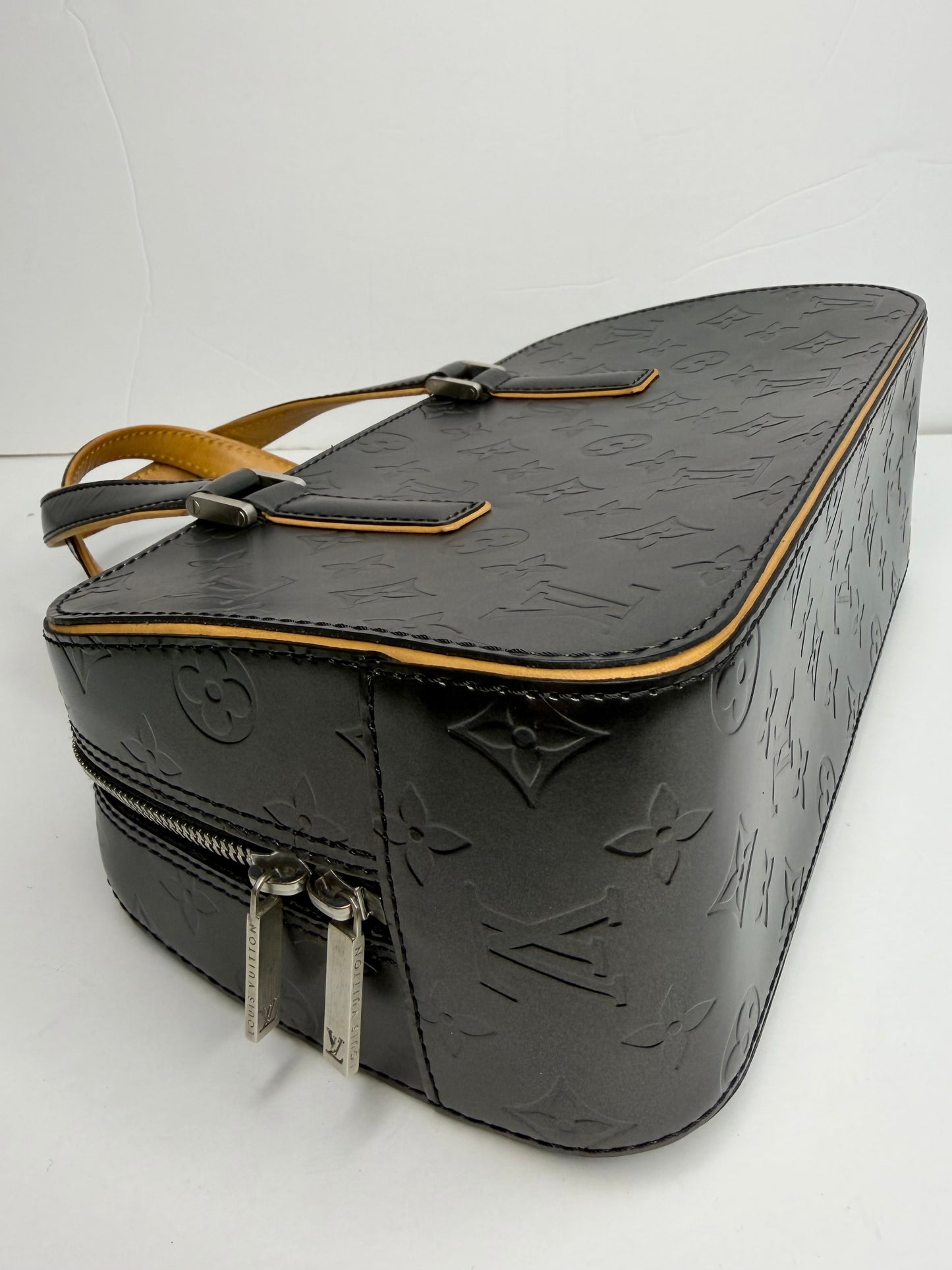 Pre-owned Louis Vuitton matte grey Shelton tote
