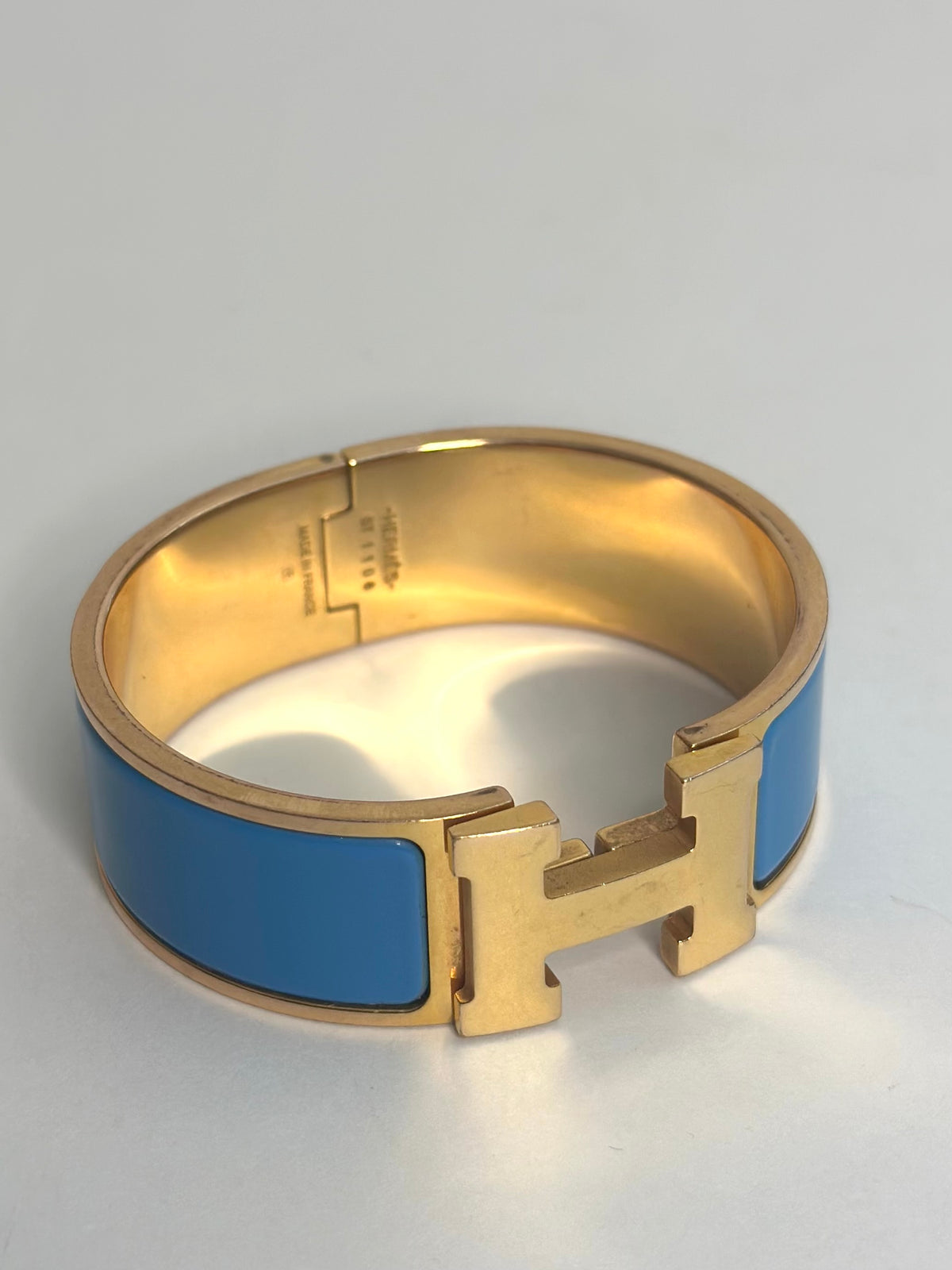 Pre-owned Hermes Paradise Blue Enamel Gold Plated Clic-Clac H PM Wide Bracelet ()