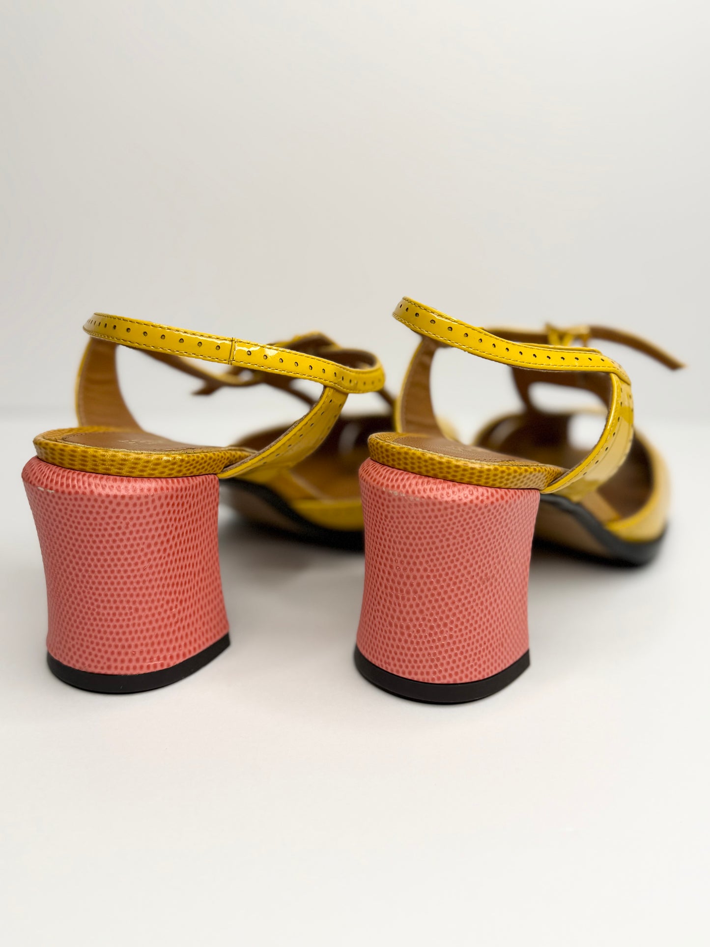 Pre-owned Fendi yellow patent leather Chameleon block heel sandals size 38