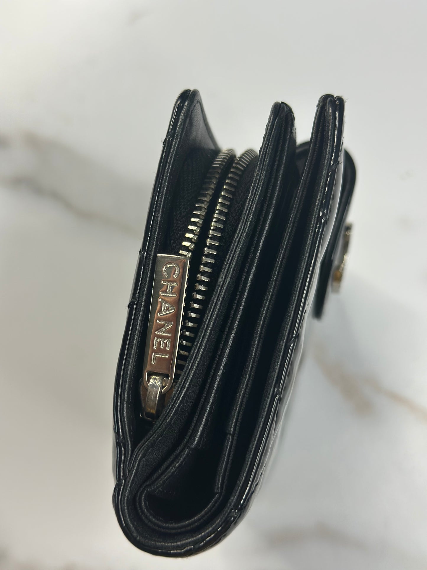 Pre-owned Chanel Patent Quilted Brilliant Zipped Pocket Wallet Black