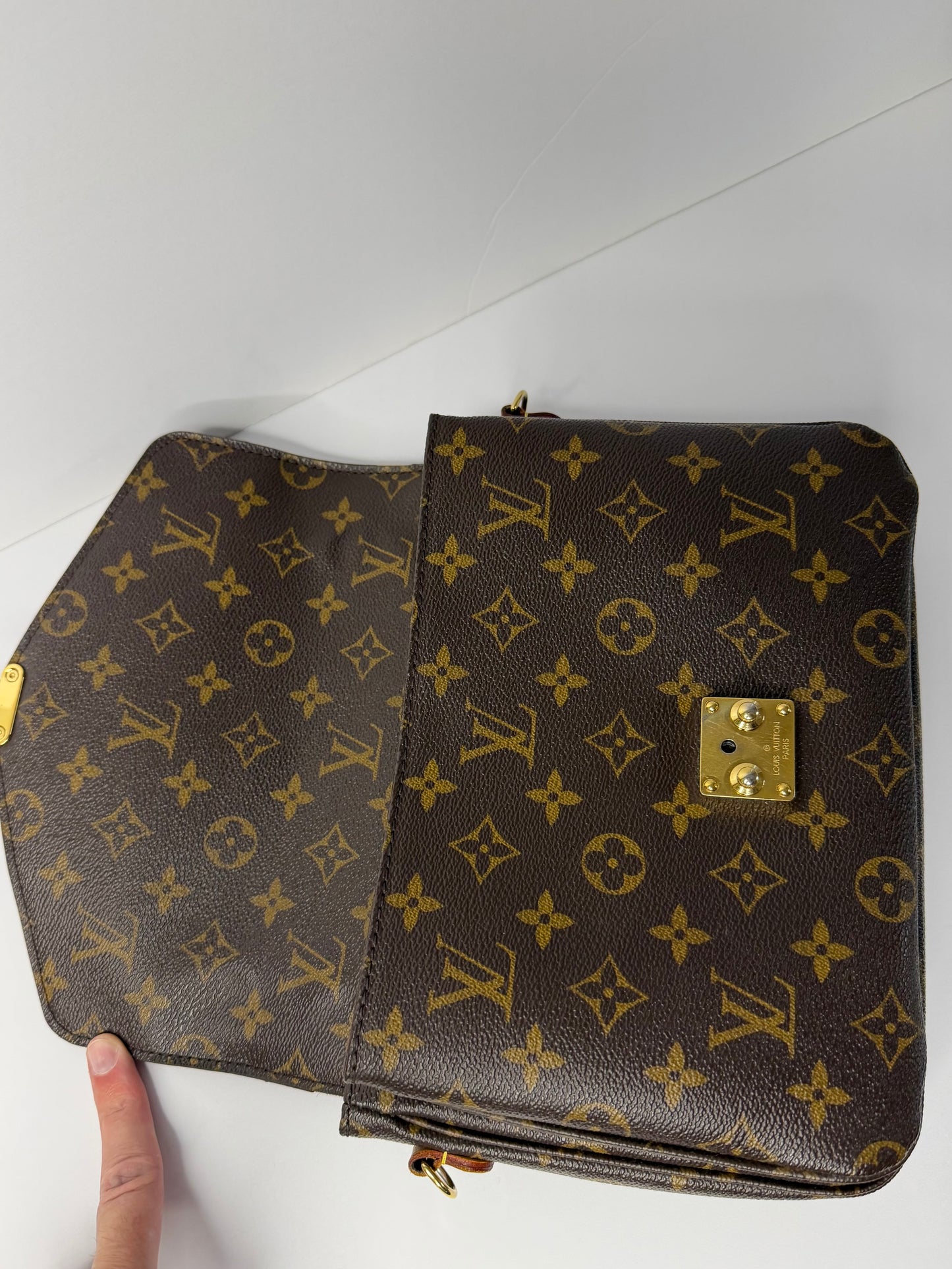 Pre-owned Louis Vuitton monogram canvas Pochette Metis crossbody