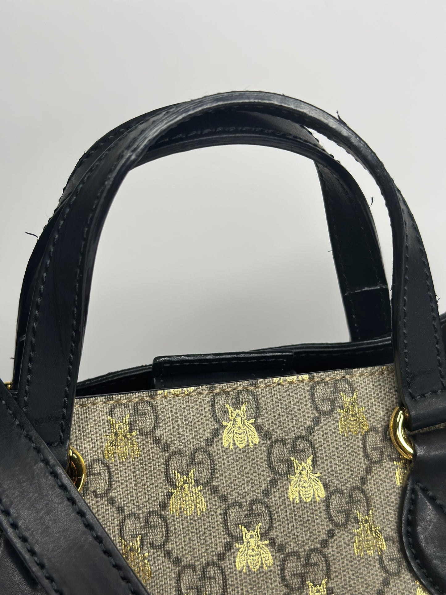 Pre-owned Gucci Soft GG Supreme Monogram Bees Small Crossbody Tote