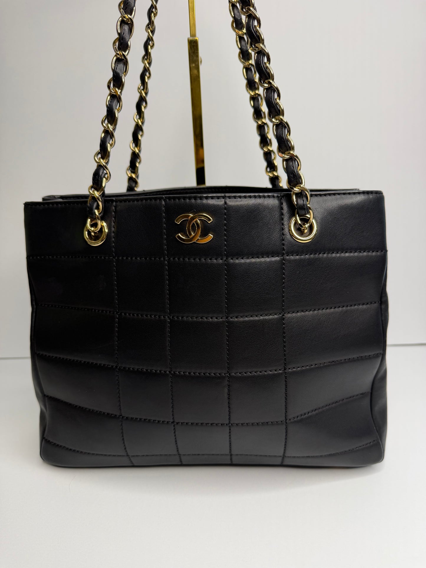 Pre-owned Chanel black quilted lamb skin chocolate bar shoulder tote