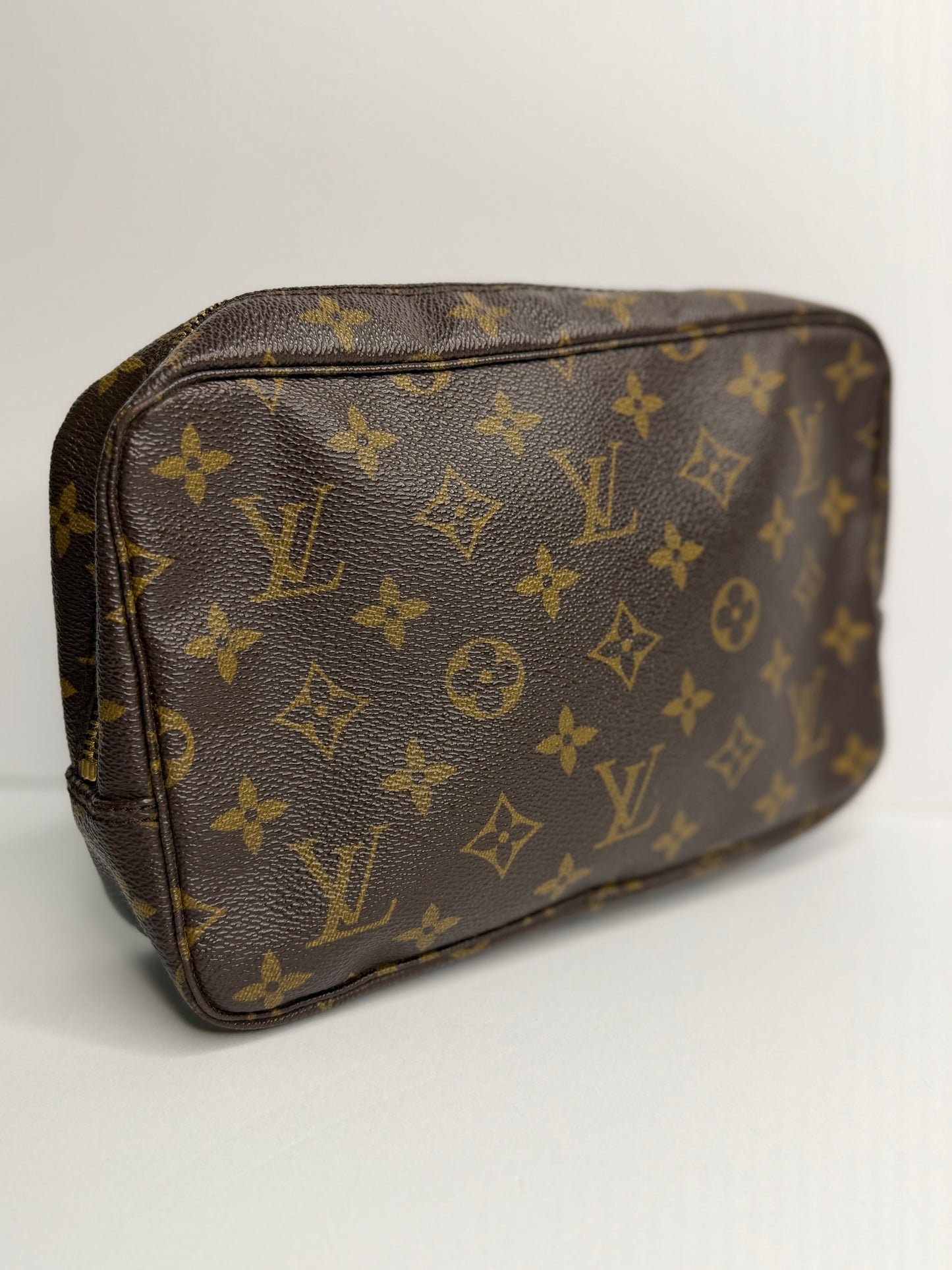 Pre-owned Louis Vuitton monogram canvas Trousse 23 toiletry bag