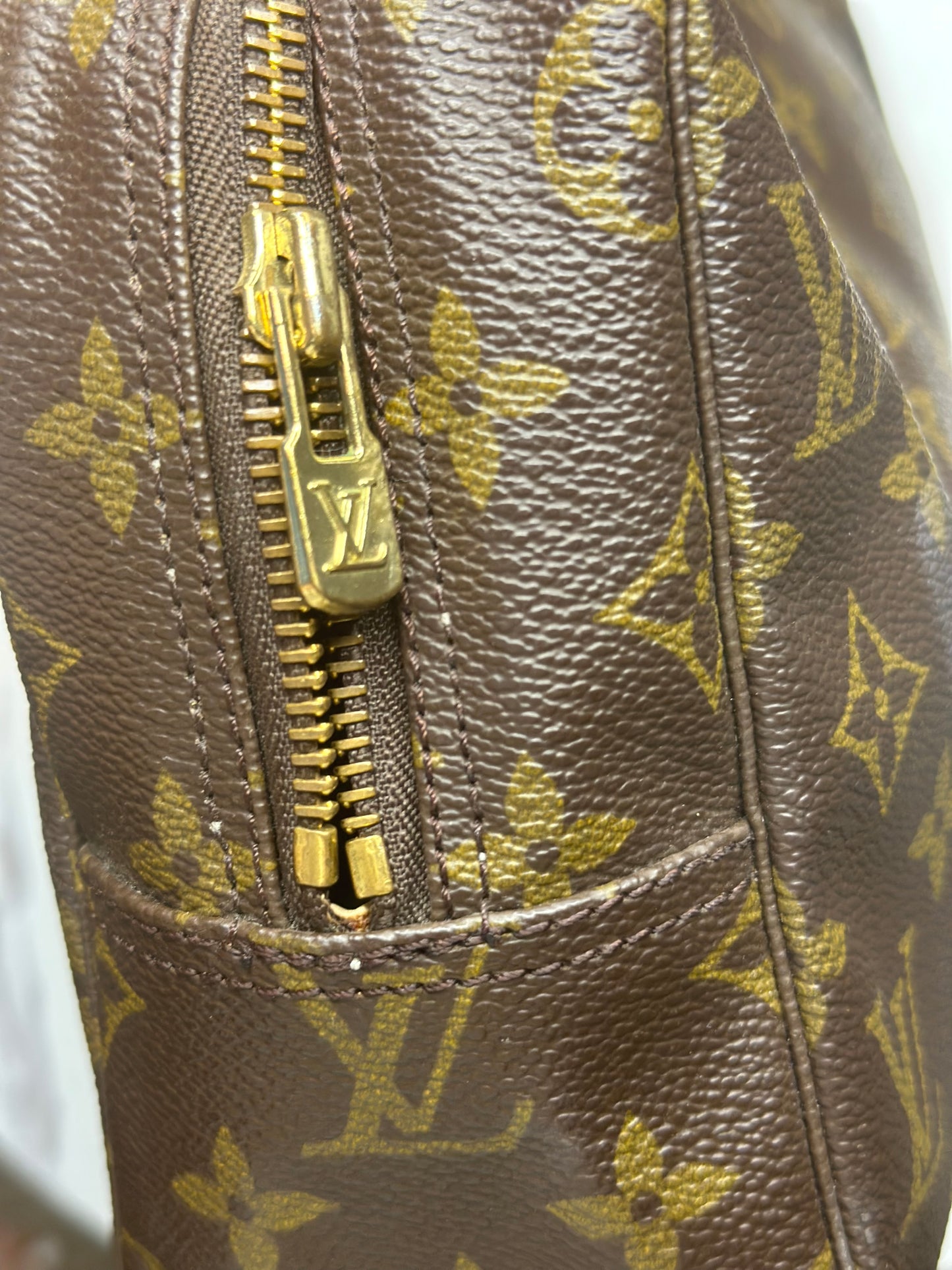 Pre-owned Louis Vuitton monogram canvas trousse 28 toiletry bag