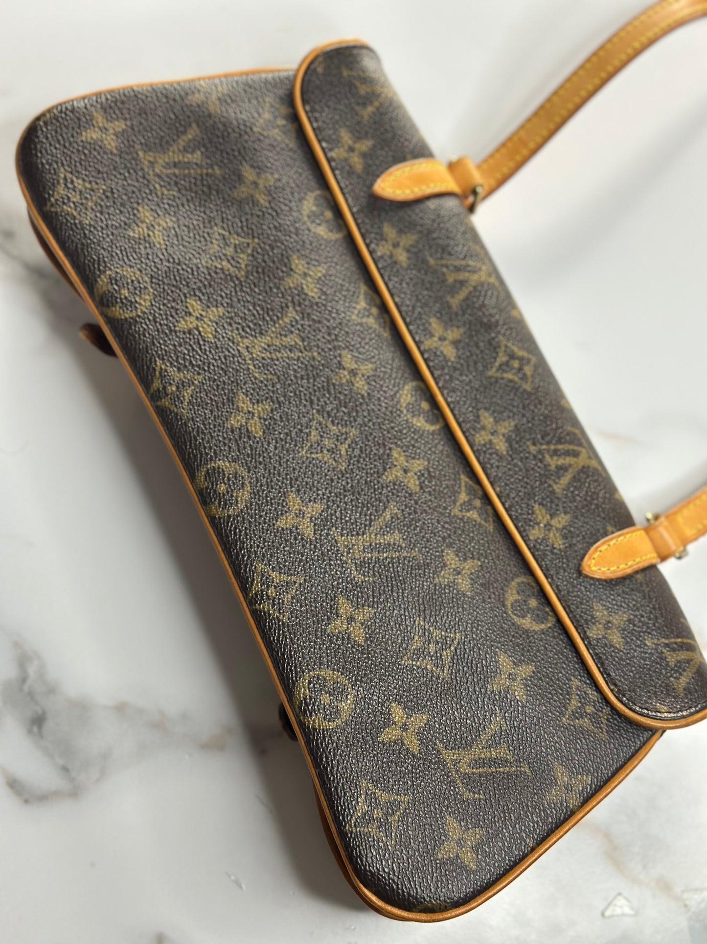 Pre-owned Louis Vuitton monogram canvas marielle pochette MM shoulder bag