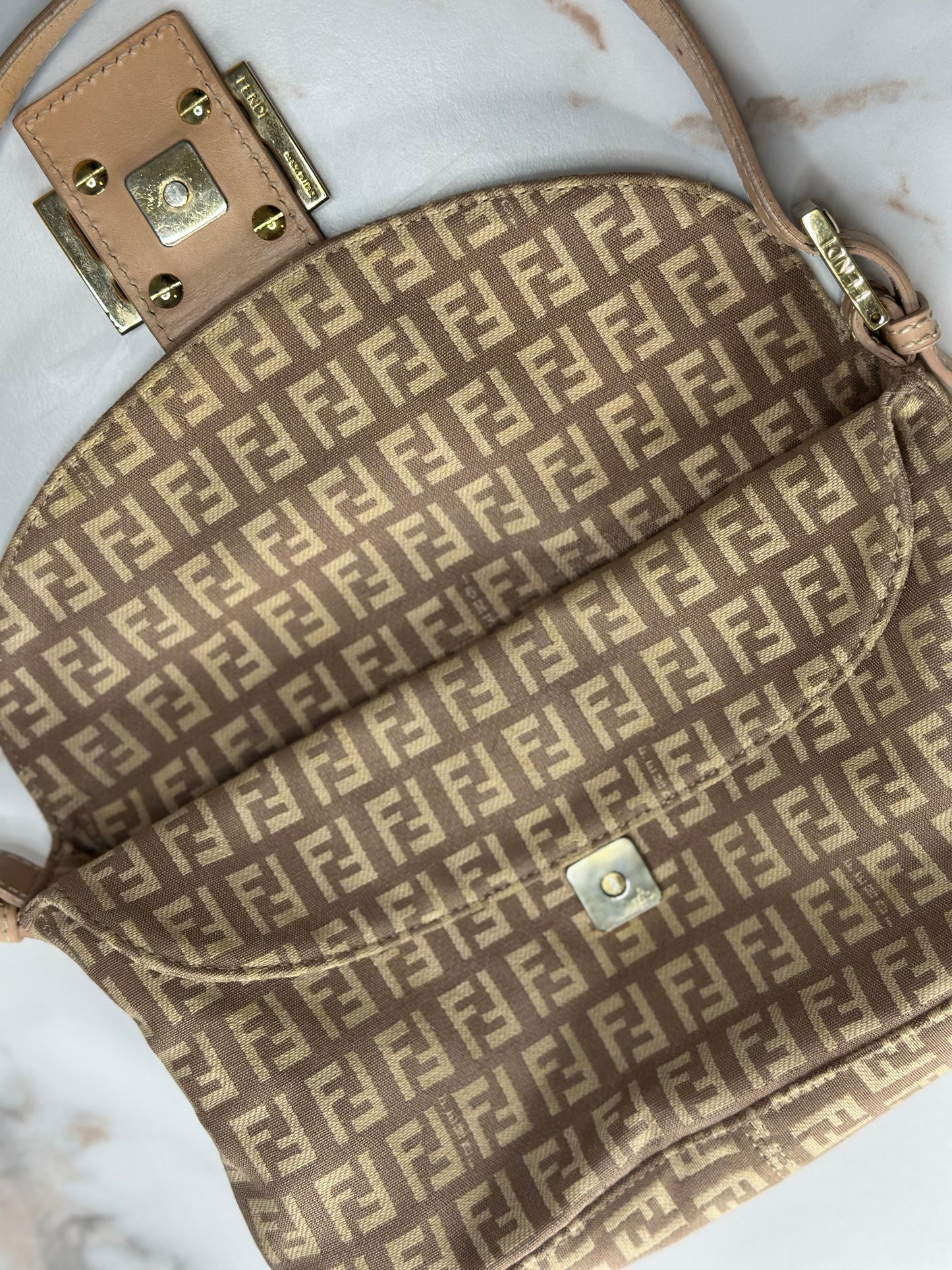 Pre-owned Fendi Zucchino Vitello Baguette Cipria Teint Cipria shoulder bag