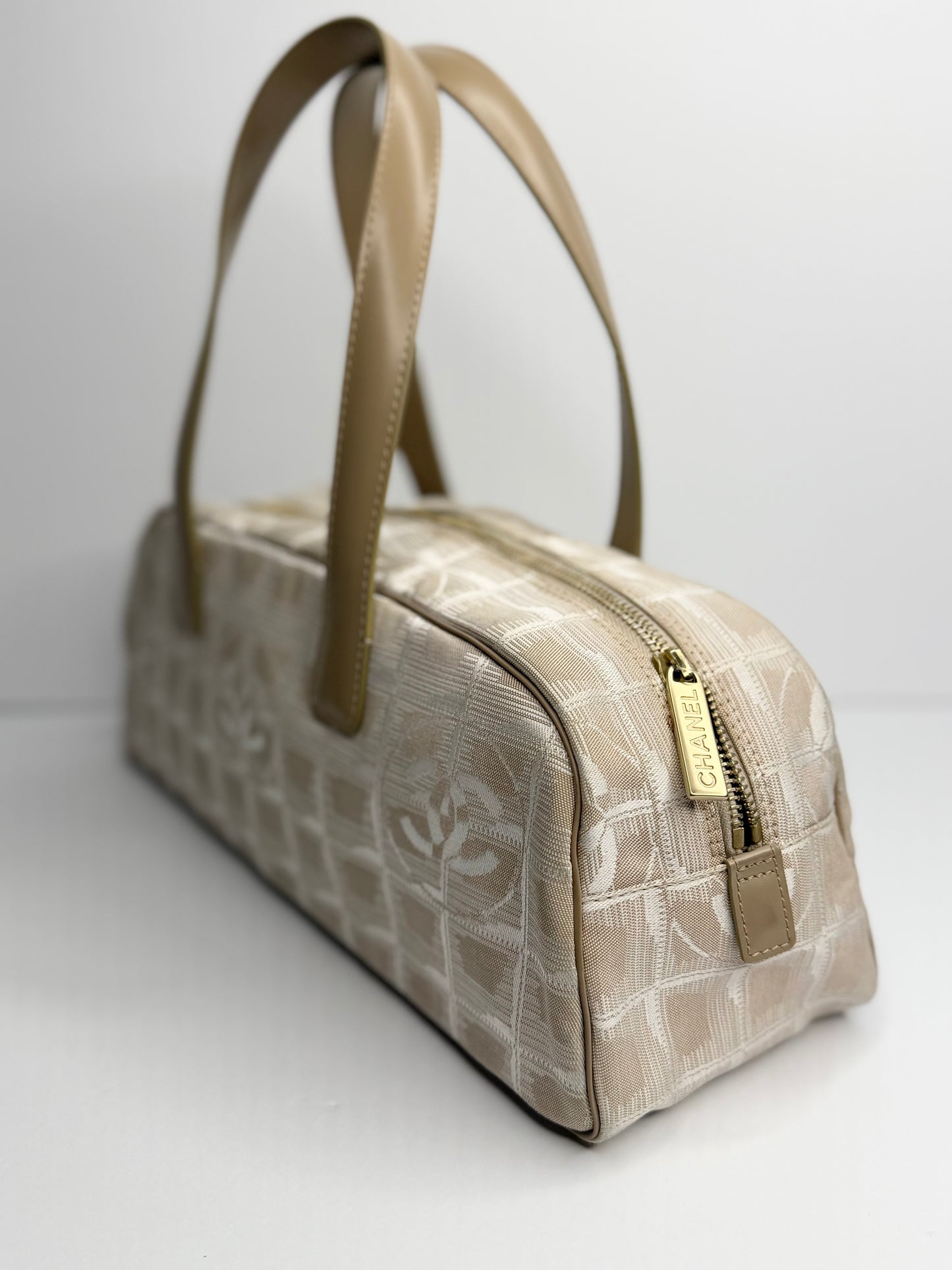 Pre-owned Chanel beige nylon travel line bowler shoulder tote