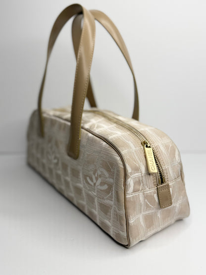 Pre-owned Chanel beige nylon travel line bowler shoulder tote