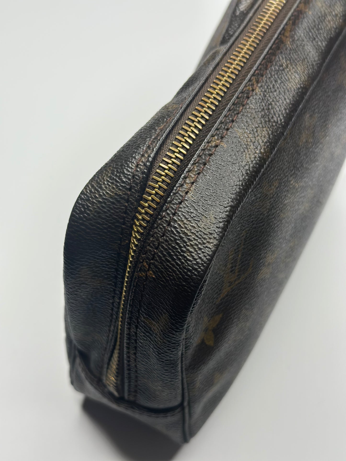 Pre-owned Louis Vuitton monogram canvas toiletry pouch 25