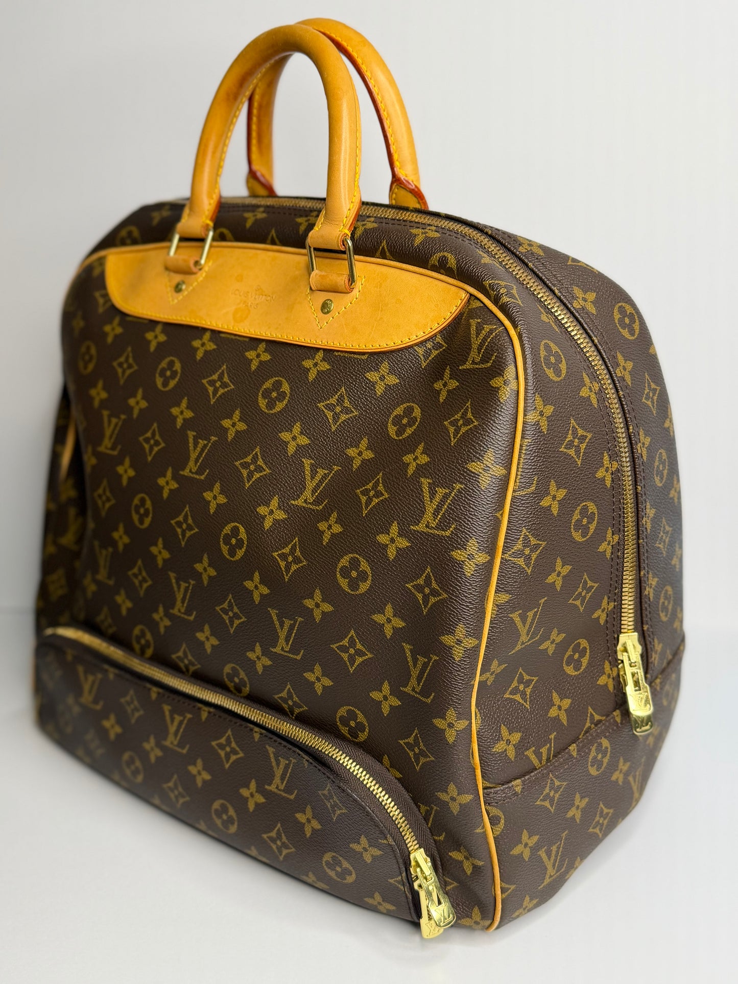 Pre-owned Louis Vuitton
Evasion Travel Bag Monogram Canvas MM