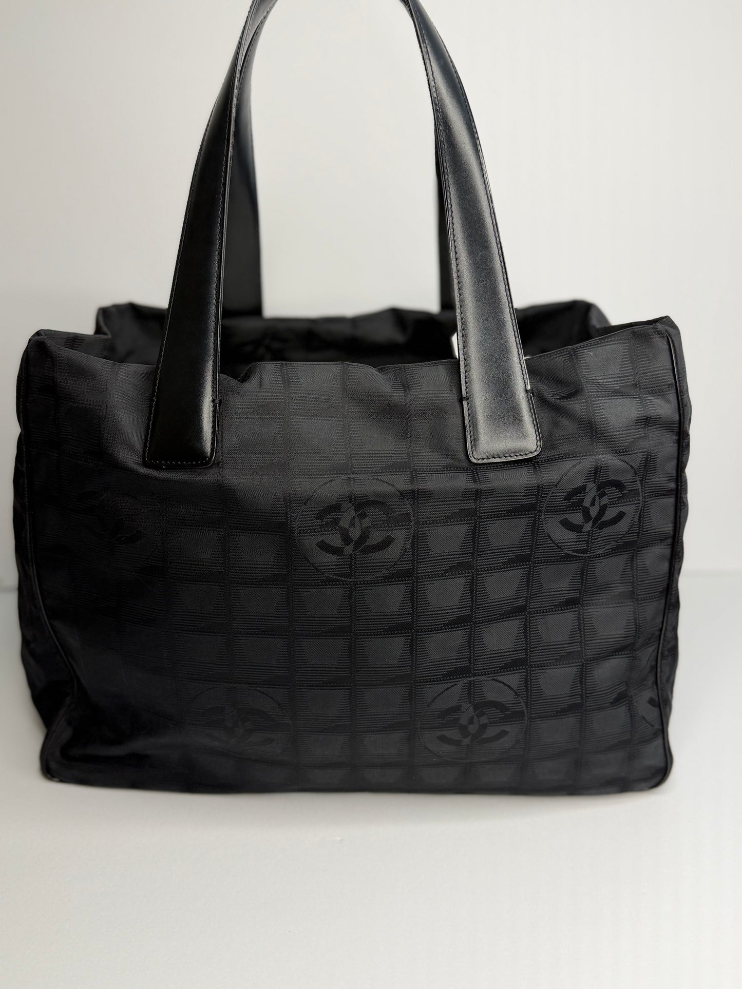 Pre-owned Chanel black nylon travel line tote