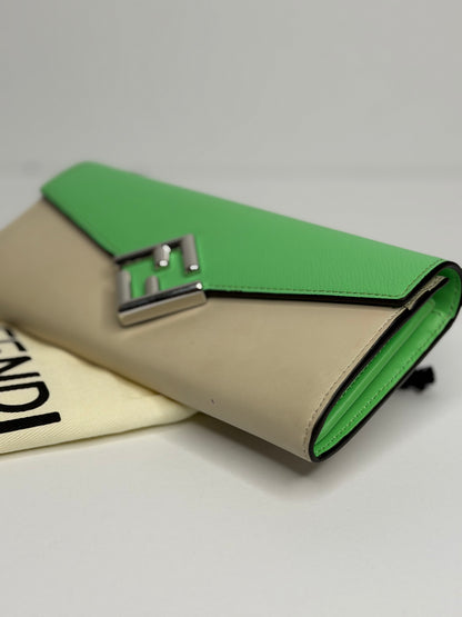 Pre-owned Fendi FF diamonds green x cream continental wallet