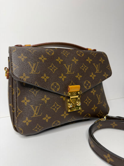 Pre-owned Louis Vuitton monogram canvas Pochette Metis crossbody