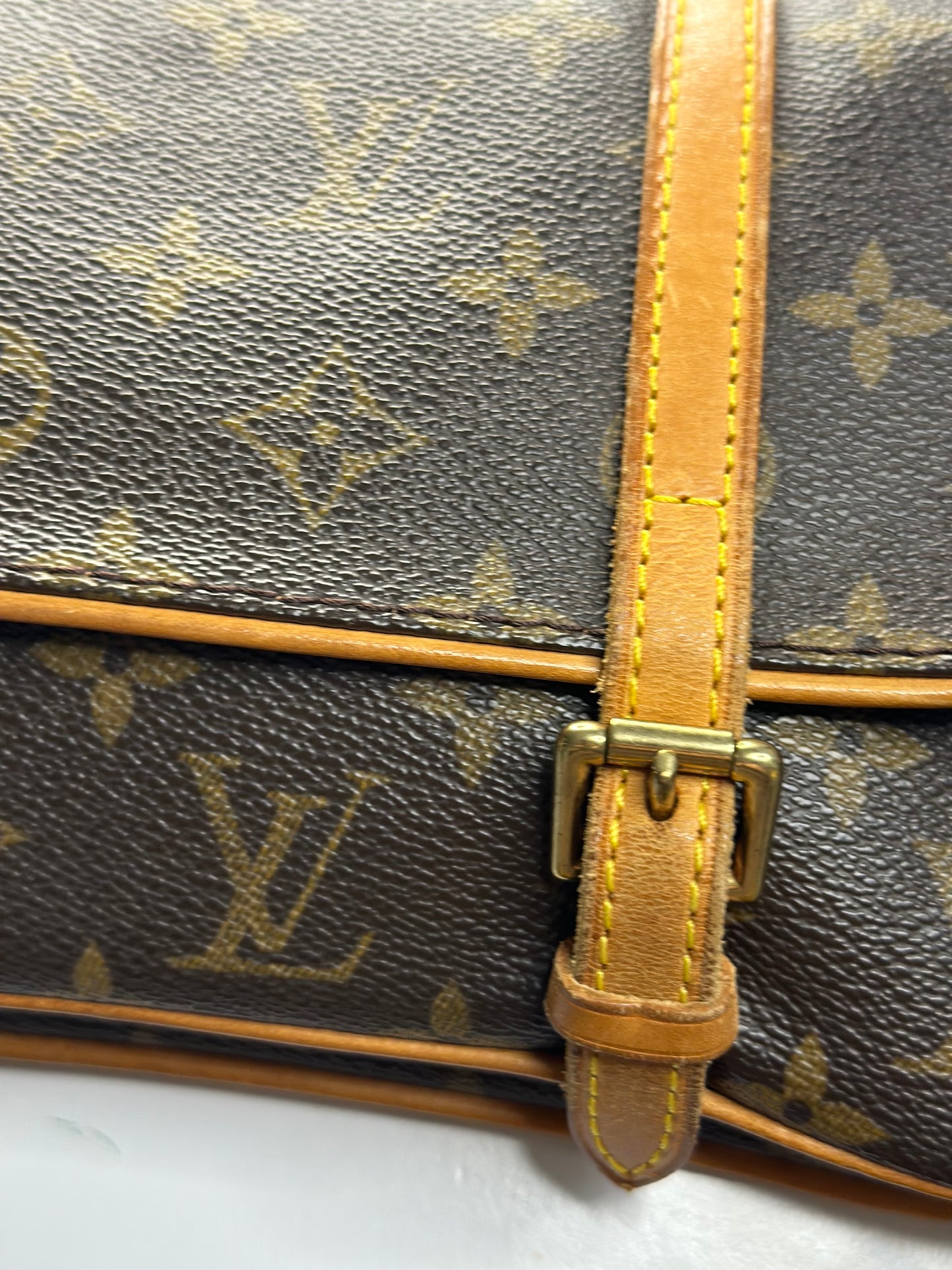 Pre-owned Louis Vuitton monogram canvas marielle pochette MM shoulder bag