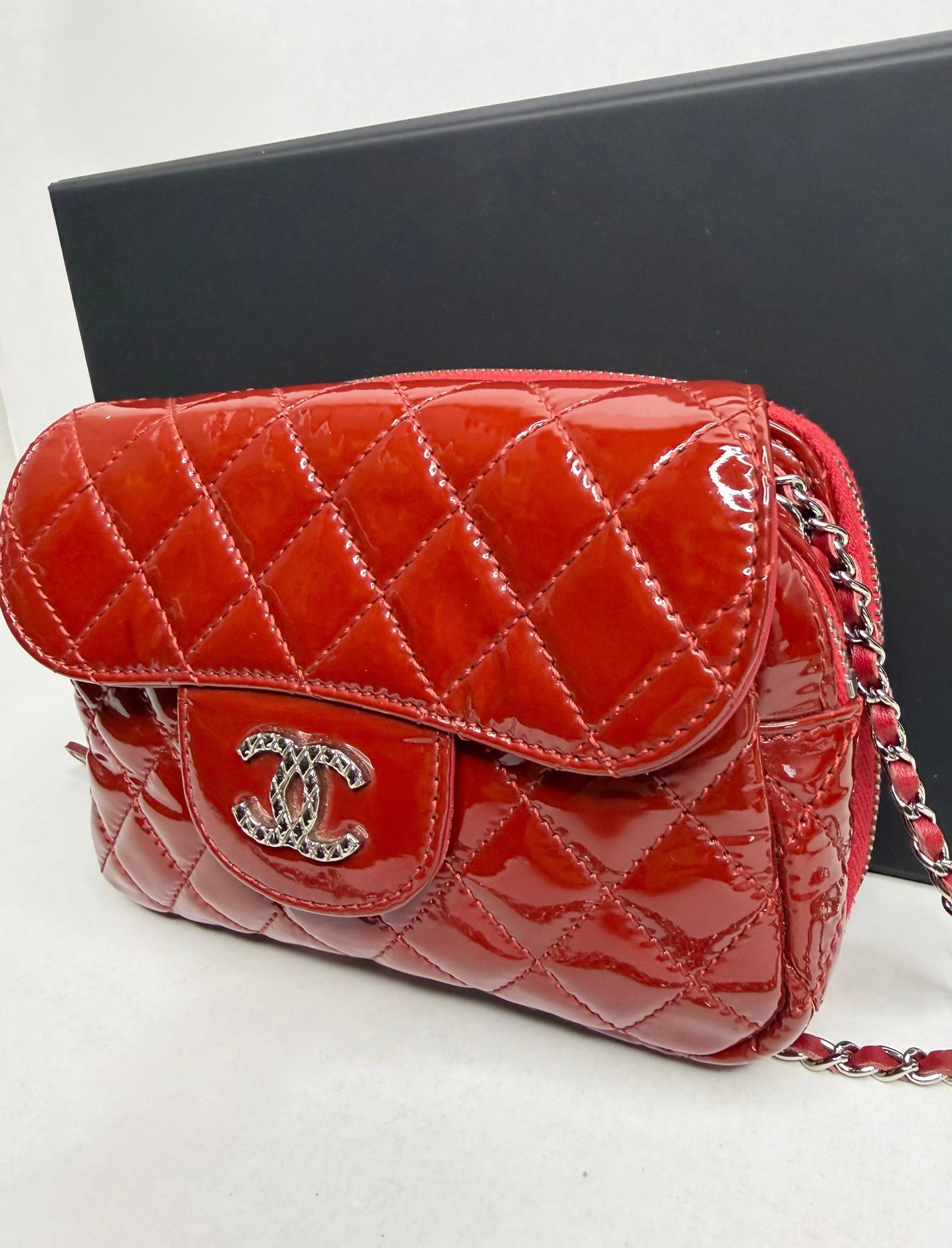 Pre-owned Chanel Dark Red Quilted Patent leather crossbody