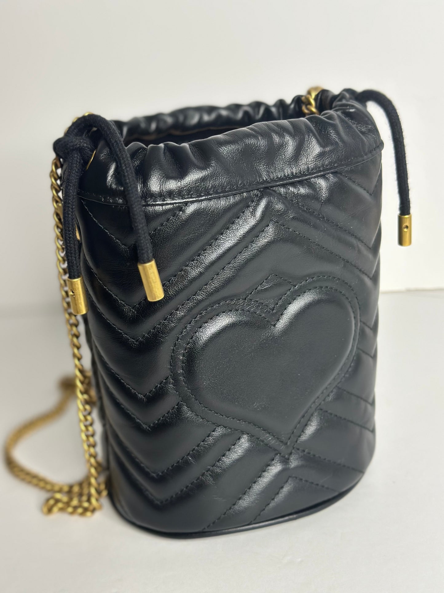 Pre-owned Gucci GG Marmont black matalasse leather mini bucket bag