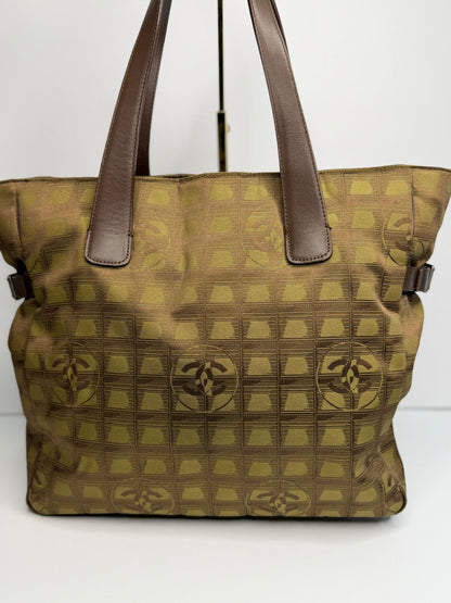 Pre-owned Chanel Green x Brown travel line tote