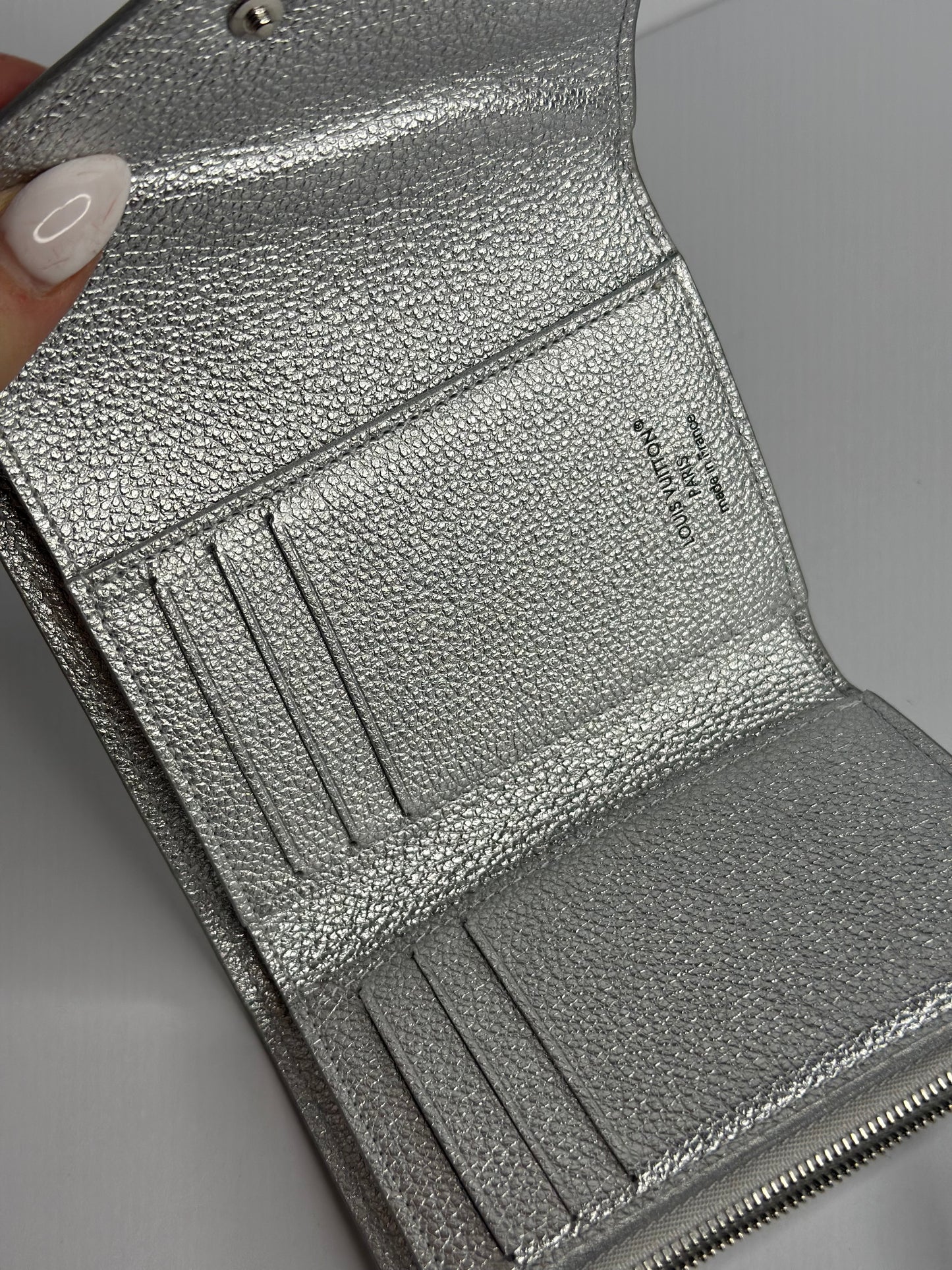 Pre-owned Louis Vuitton metallic silver Empriente leather victorine wallet